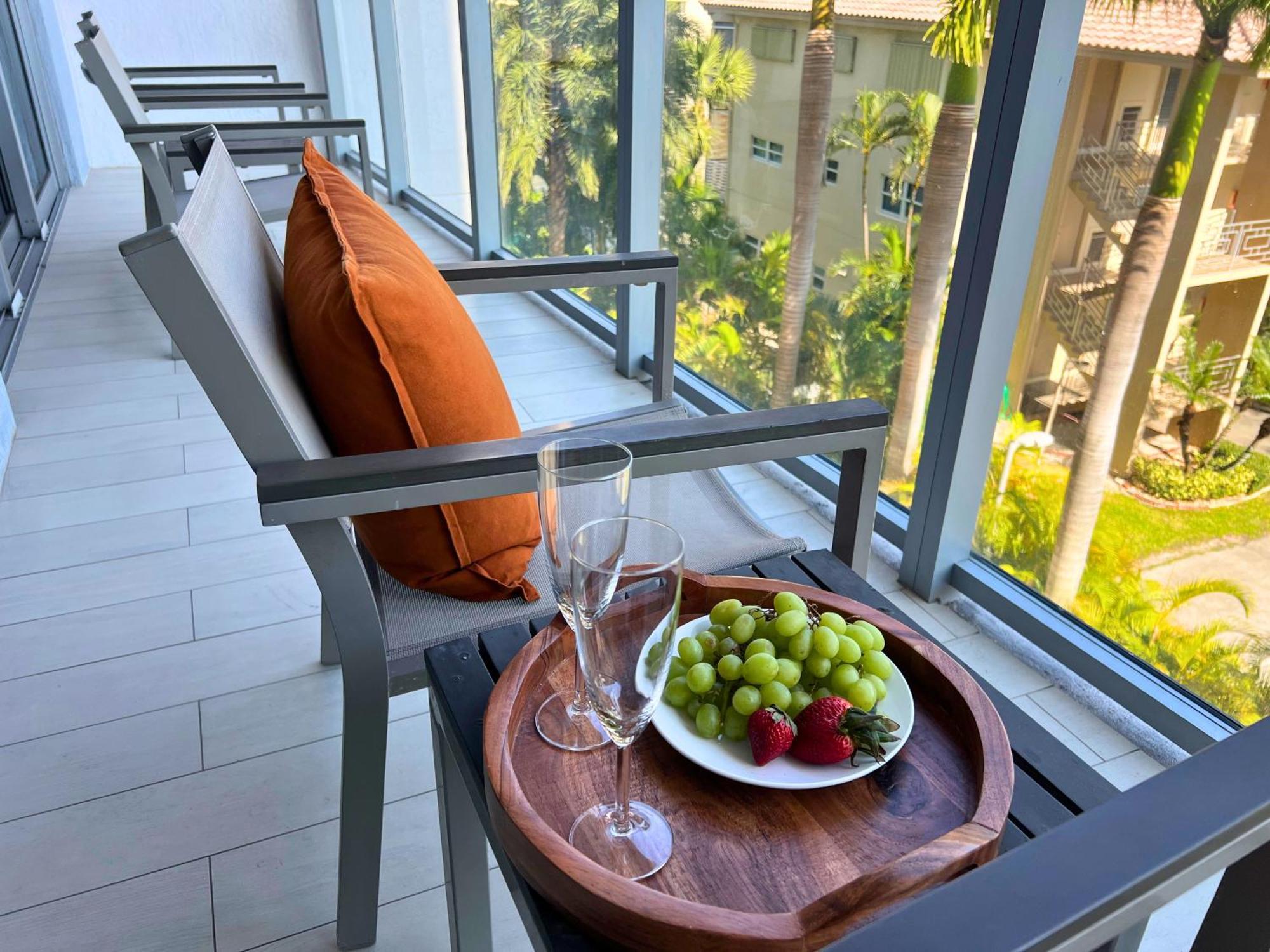 Mvr Apartments At Beachwalk Resort Hallandale Beach Eksteriør bilde