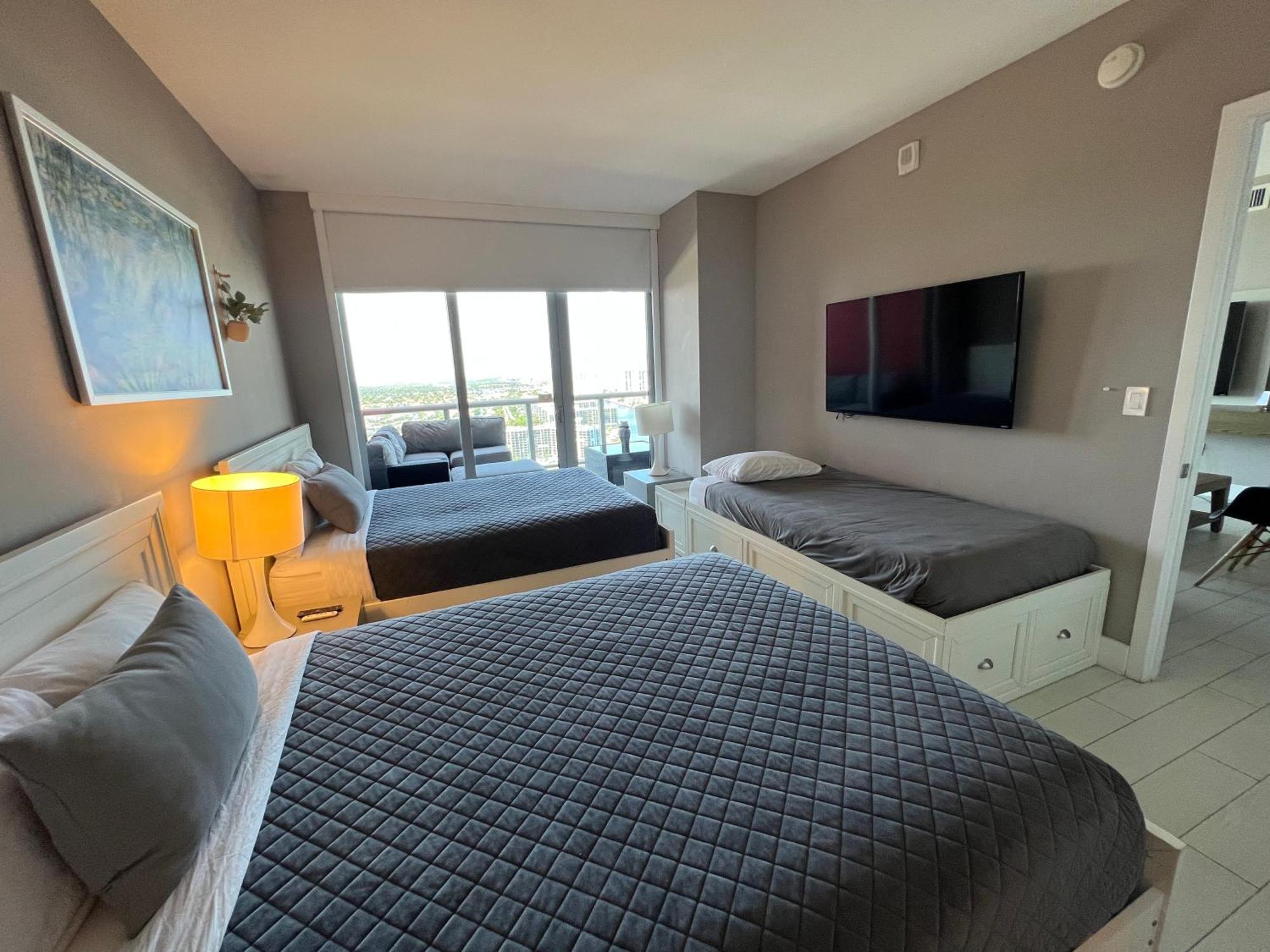 Mvr Apartments At Beachwalk Resort Hallandale Beach Eksteriør bilde