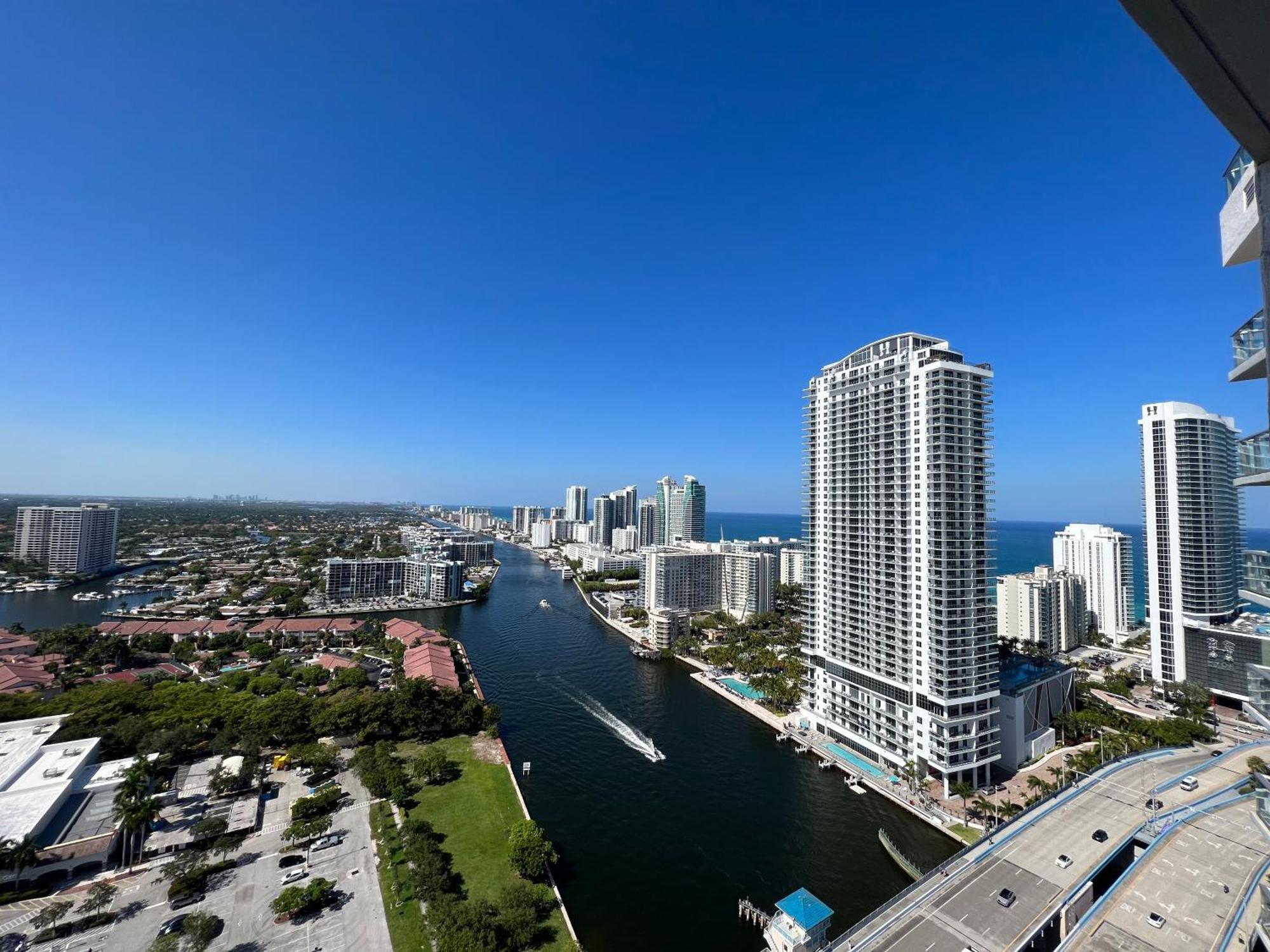 Mvr Apartments At Beachwalk Resort Hallandale Beach Eksteriør bilde