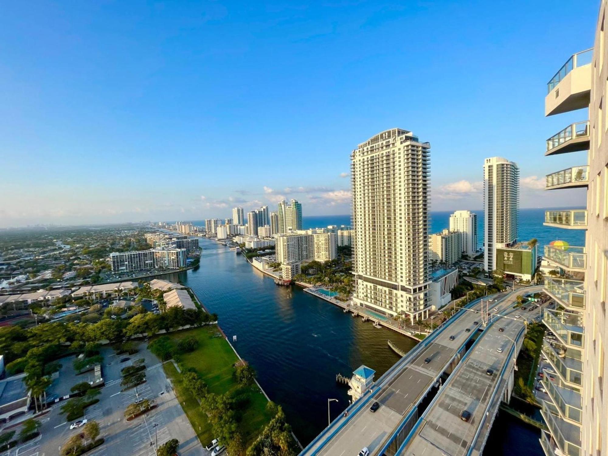 Mvr Apartments At Beachwalk Resort Hallandale Beach Eksteriør bilde