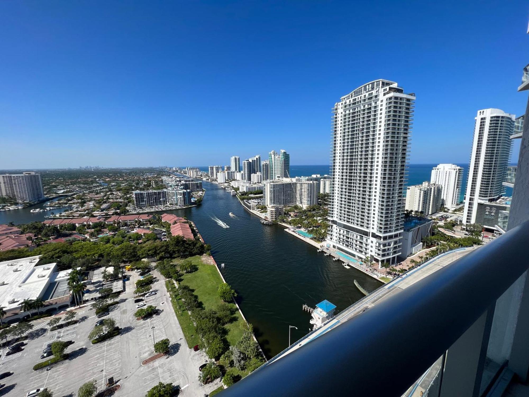 Mvr Apartments At Beachwalk Resort Hallandale Beach Eksteriør bilde