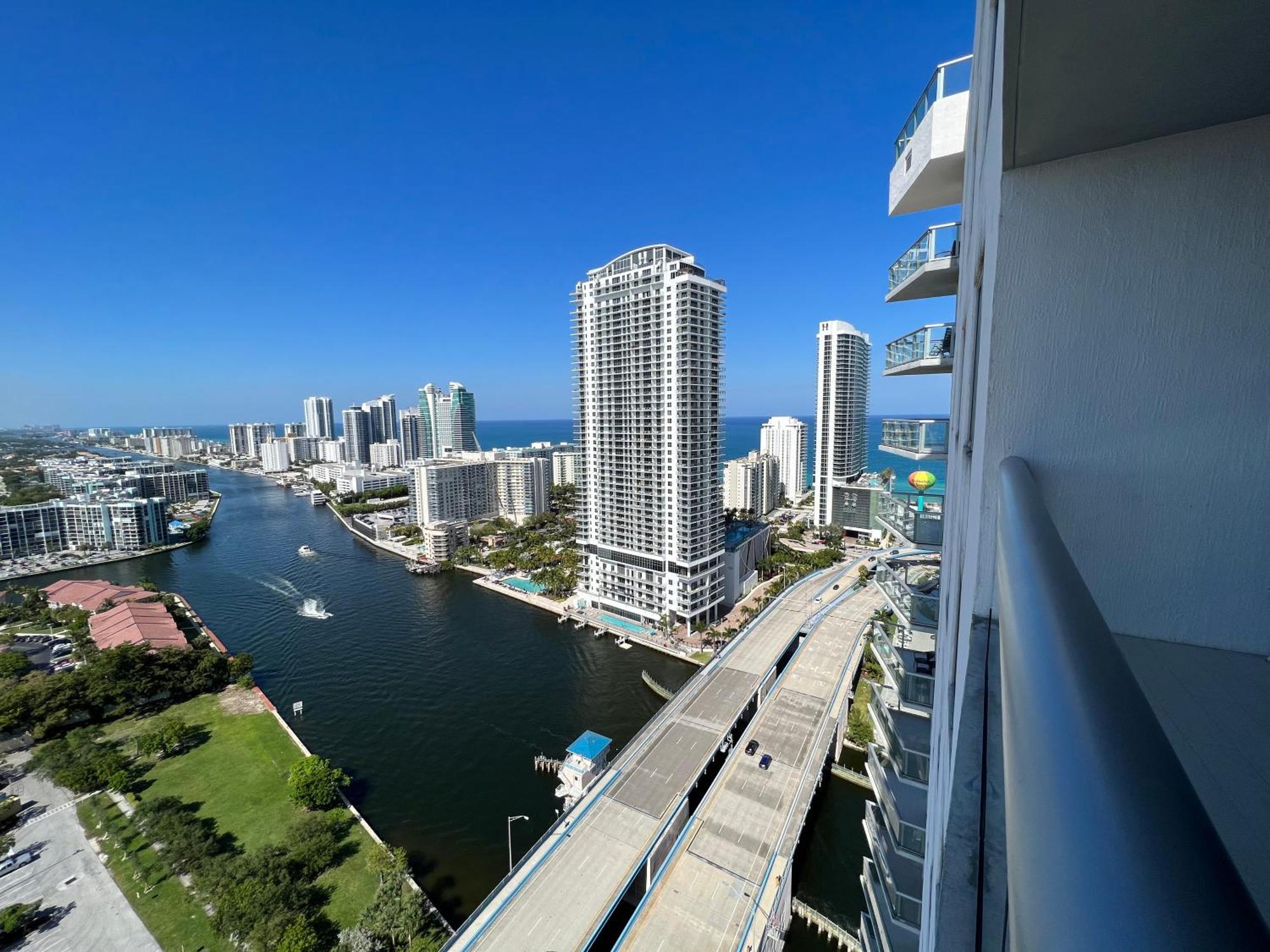 Mvr Apartments At Beachwalk Resort Hallandale Beach Eksteriør bilde
