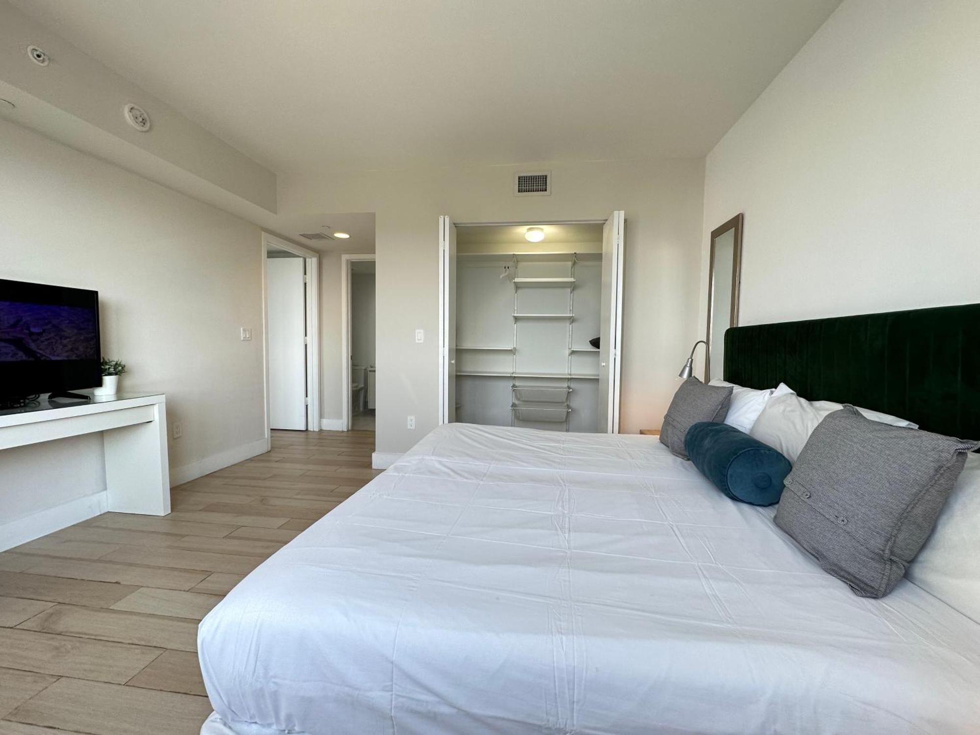 Mvr Apartments At Beachwalk Resort Hallandale Beach Eksteriør bilde