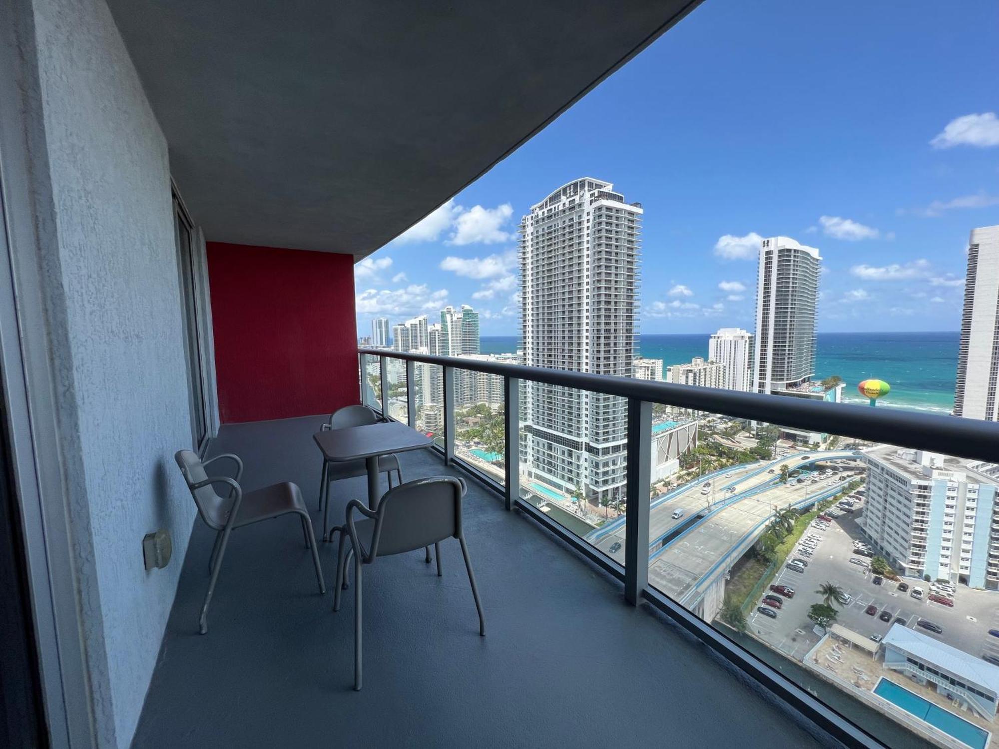 Mvr Apartments At Beachwalk Resort Hallandale Beach Eksteriør bilde