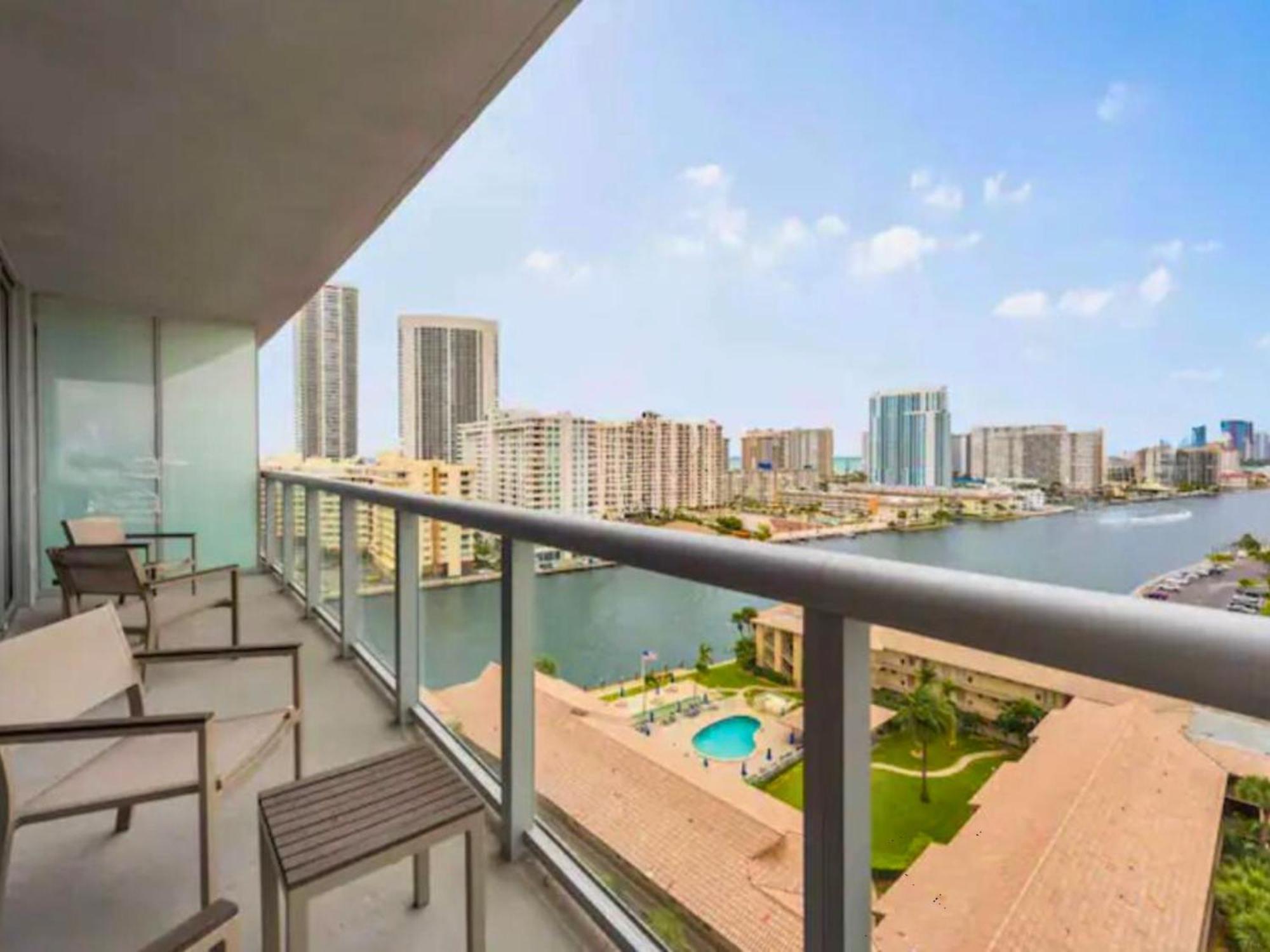 Mvr Apartments At Beachwalk Resort Hallandale Beach Eksteriør bilde