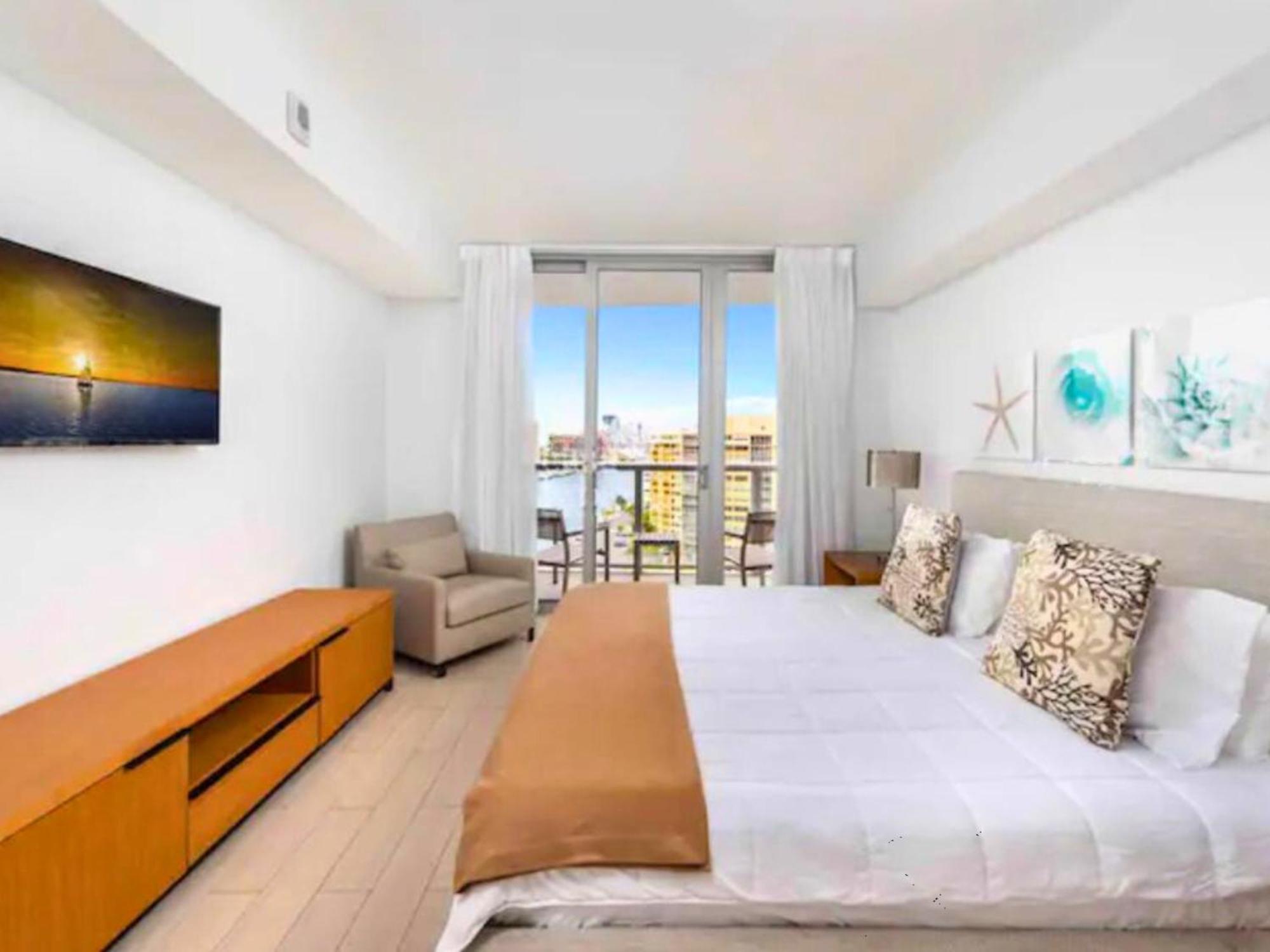 Mvr Apartments At Beachwalk Resort Hallandale Beach Eksteriør bilde