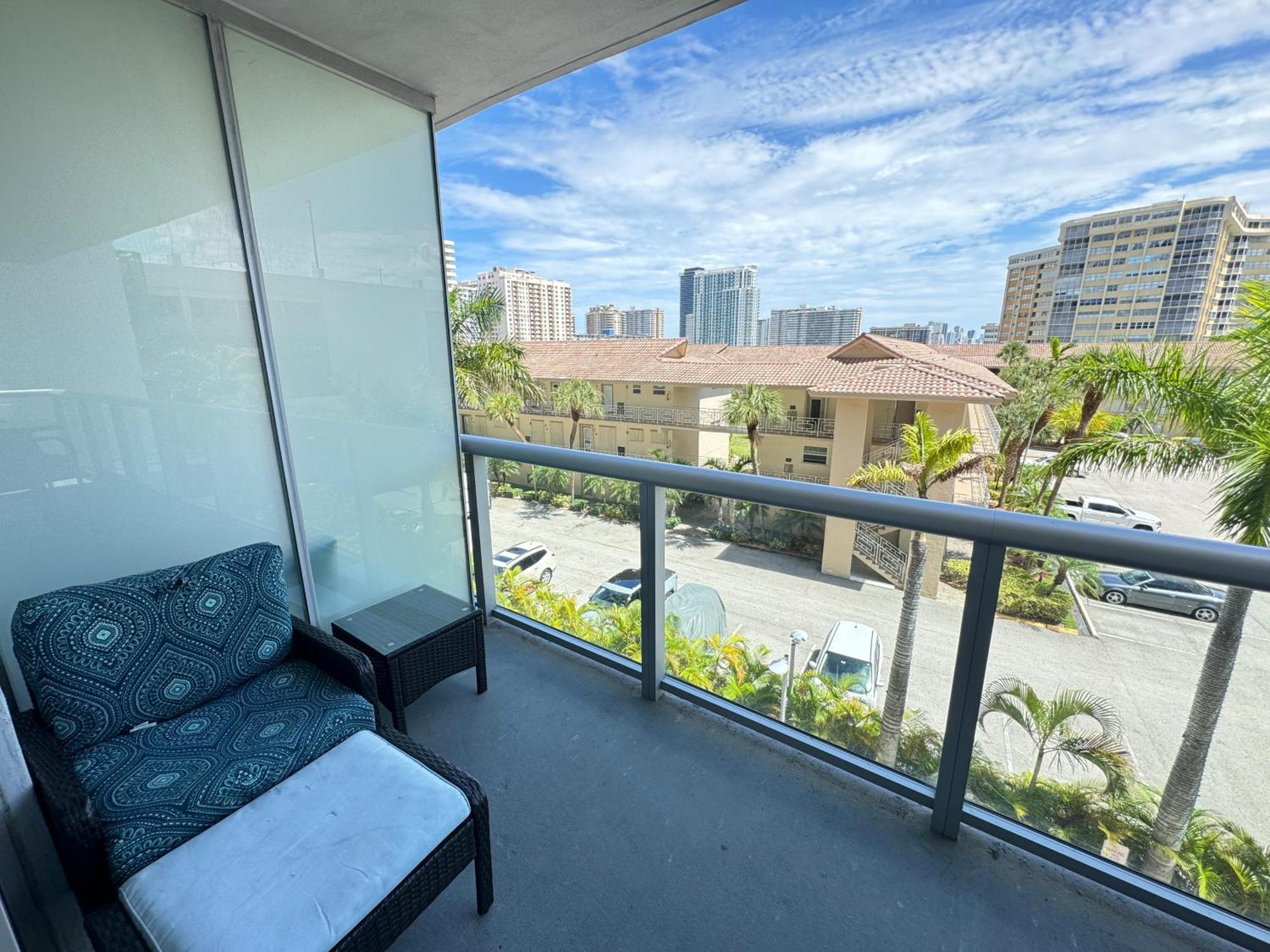 Mvr Apartments At Beachwalk Resort Hallandale Beach Eksteriør bilde