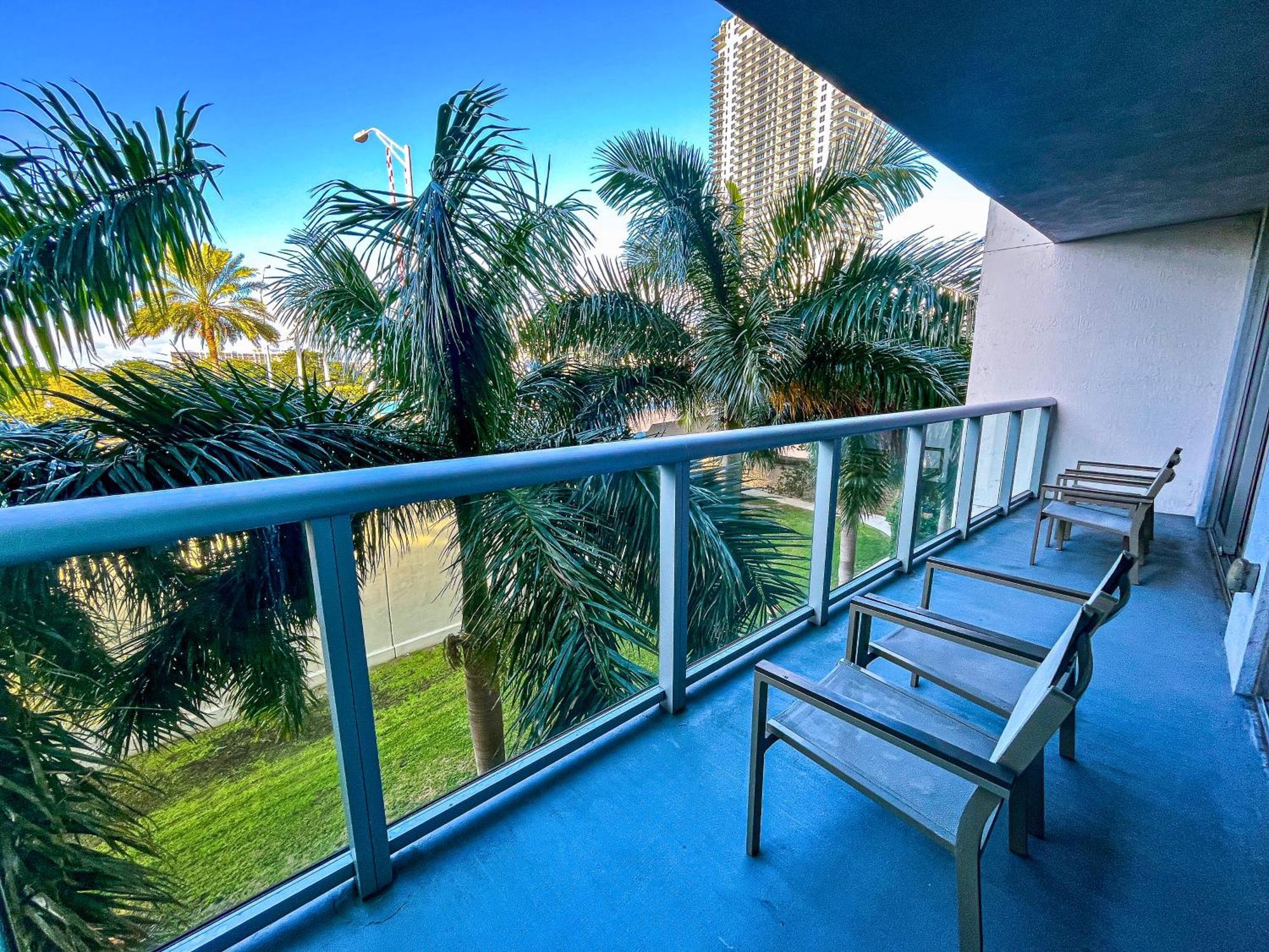 Mvr Apartments At Beachwalk Resort Hallandale Beach Eksteriør bilde
