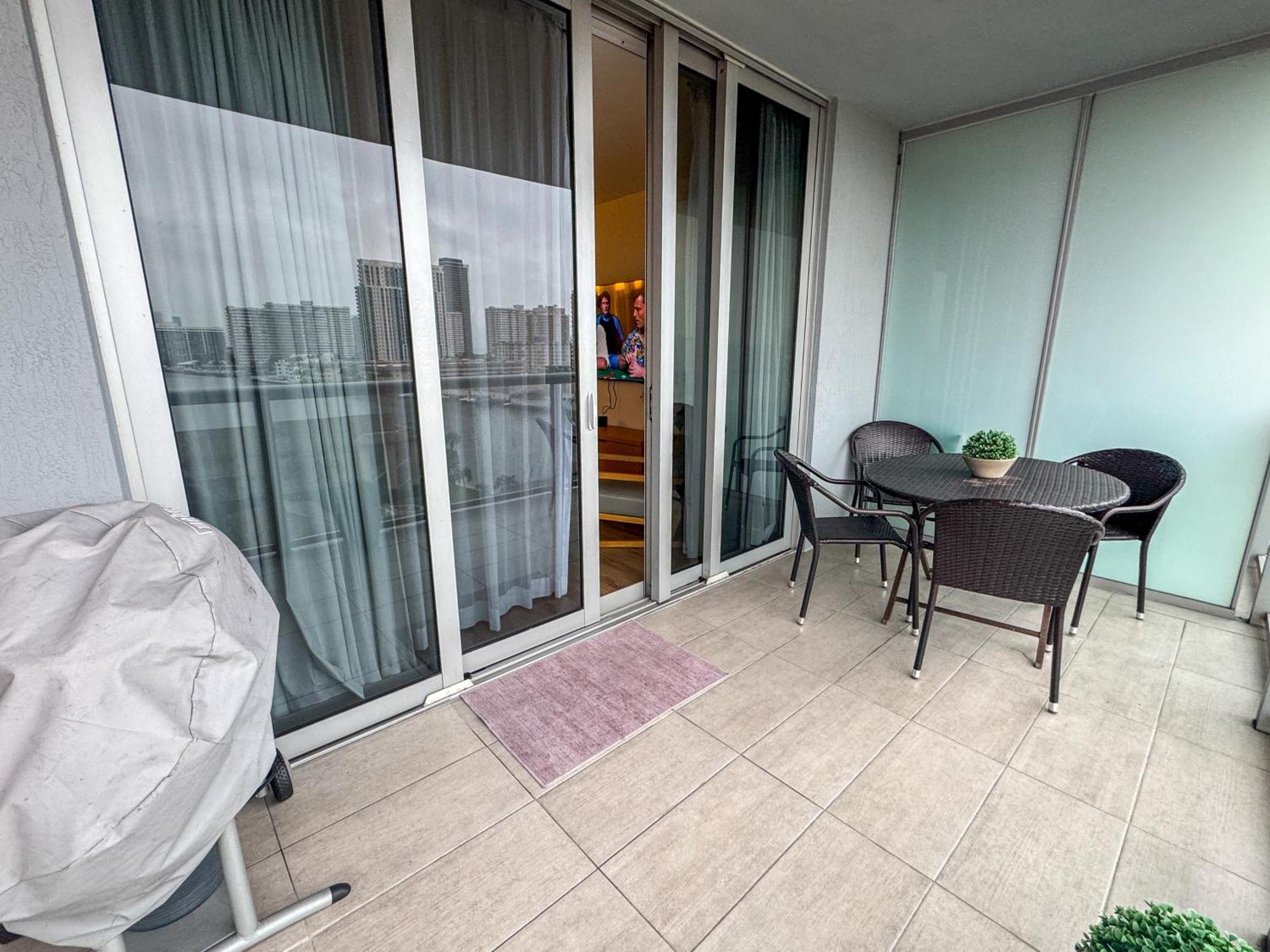 Mvr Apartments At Beachwalk Resort Hallandale Beach Eksteriør bilde