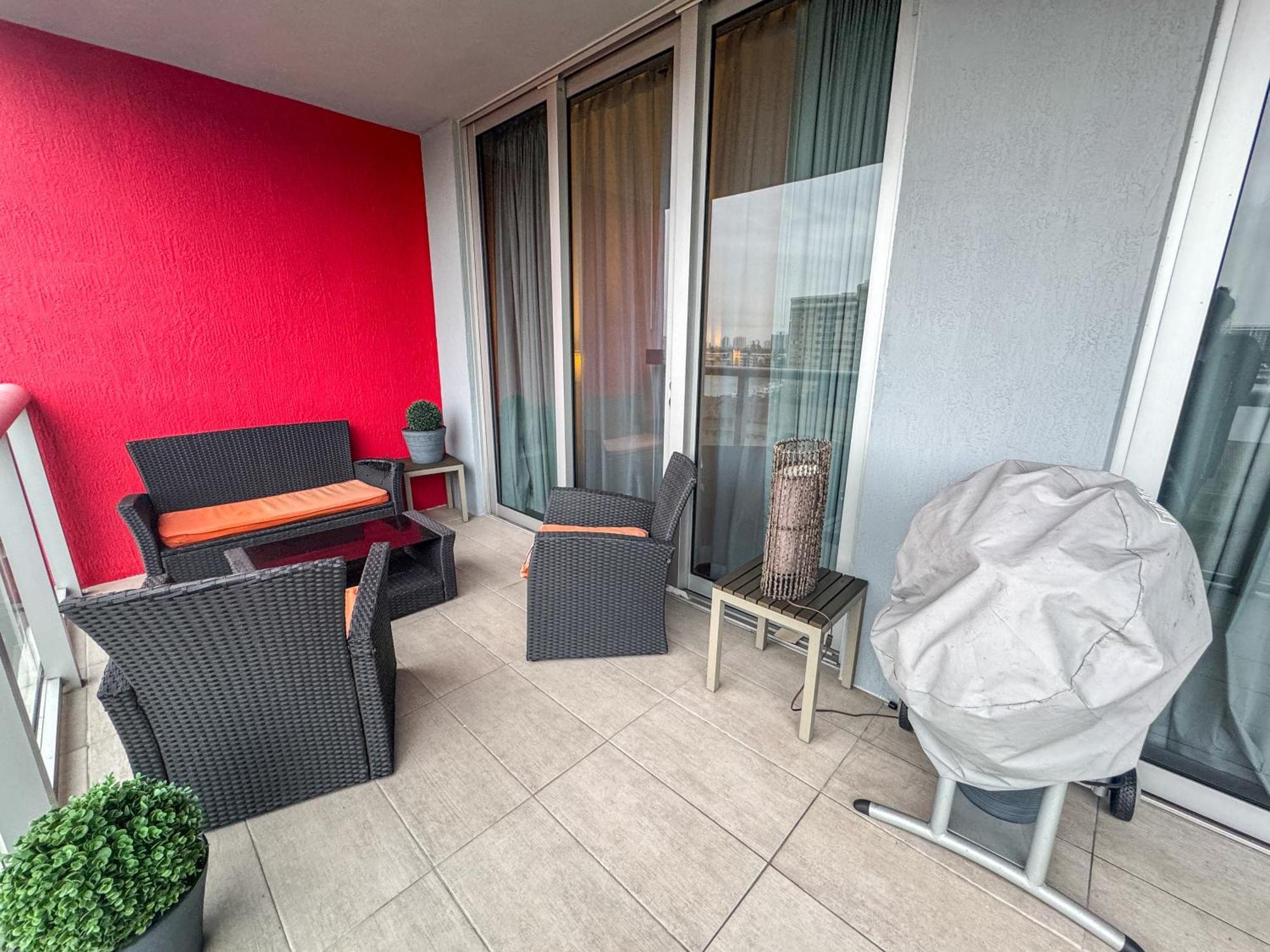 Mvr Apartments At Beachwalk Resort Hallandale Beach Eksteriør bilde